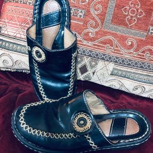 Born Leather mules/slides Size 5